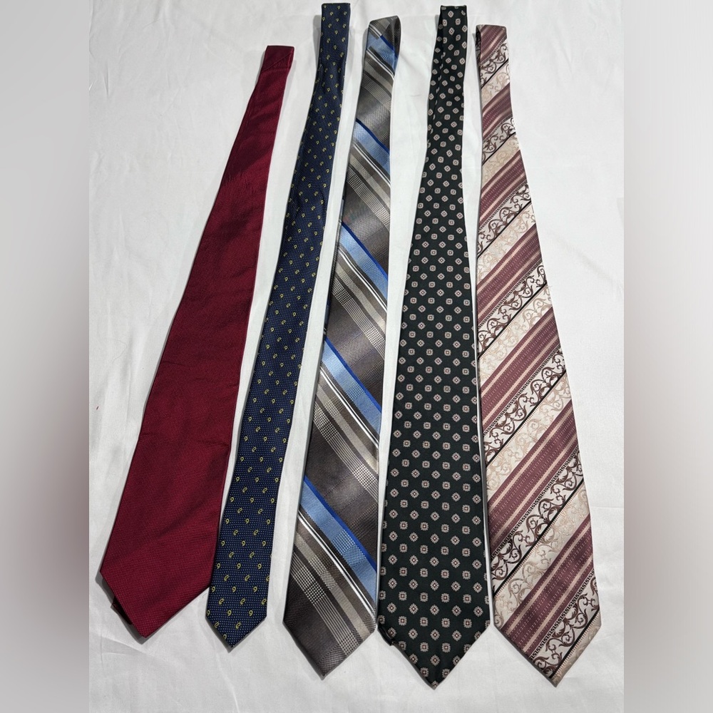 LOT OF 5 MENS TIES. DANIEL ELLISSA, SIR HENRY, VAN‎ HEUSEN, SAVILE ROW, EXPRESS